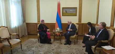 Վահագն Խաչատուրյանը հրաժեշտի հանդիպում է ունեցել Հայաստանում Սուրբ աթոռի առաքելական նվիրակի հետ