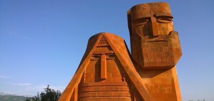 Ալիևը հրաման է տվել քանդել Արցախի խորհրդանիշ «Մենք ենք, մեր սարերը» հուշարձանը․ լեհ բլոգեր