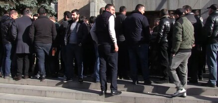 Ձկնաբույծների ակցիան. թեժ իրավիճակ՝ Շրջակա միջավայրի նախարության դիմաց. ՈւՂԻՂ