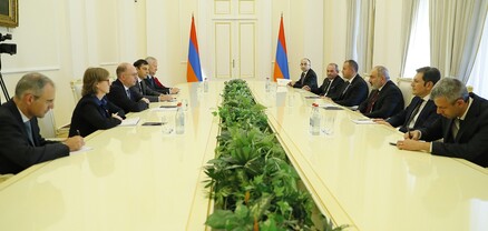 Վարչապետը ԳԴՀ խորհրդարանական պետքարտուղարի հետ քննարկել է արցախցիների հումանիտար խնդիրները
