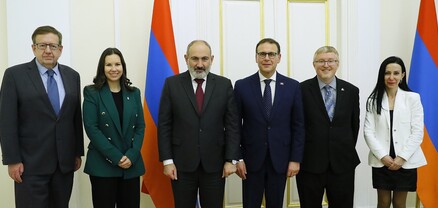 Նիկոլ Փաշինյանն ընդունել է Կանադայի խորհրդարանական պատվիրակությանը