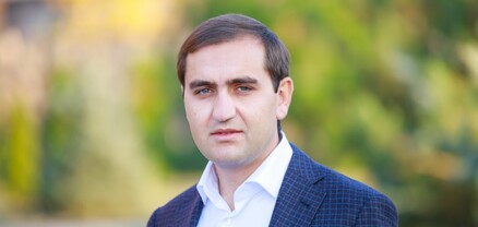 Աշտարակի քաղաքապետն անհասանելի է բնակիչների համար. չի շփվում ոչ մեկի հետ. Ժողովուրդ
