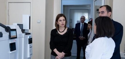 Անահիտ Ավանեսյանը շրջել է «Դեղերի և բժշկական տեխնոլոգիաների փորձագիտական կենտրոնի» լաբորատորիայում