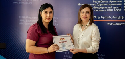 Անահիտ Ավանեսյանը պատվոգրեր է հանձնել ՀՀ ԱՆ «Այրվածքաբանության և մաշկաբանության ազգային կենտրոնի» աշխատակիցներին