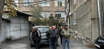 Շենքը փլուզվում է, կոյուղաջրերը լցվել են նկուղ. բողոքի ակցիա Քանաքեռ-Զեյթունում. ՈւՂԻՂ