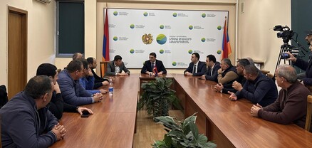 Հակոբ Սիմիդյանն ընդունել է Կառավարության շենքի մոտ իրենց բողոքն արտահայտող տնտեսվարողներին