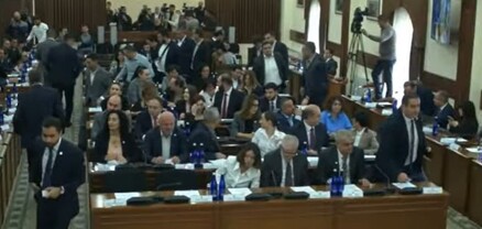 Երևանի ավագանու նիստը, դեռ չսկսած, ընդմիջվեց