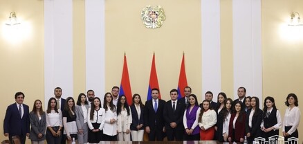 Ալեն Սիմոնյանը հանդիպել է «Խորհրդարանական երիտասարդ մասնագետների ծրագրի» մասնակիցների հետ
