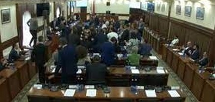 Քաղաքապետարանում թեժ կռվից հետո  ովքեր են հրավիրվել հարցաքննության. Ժողովուրդ