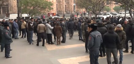 Ձկնաբույծների բողոքի ակցիան՝ Կառավարության շենքի մոտ․ ՈւՂԻՂ