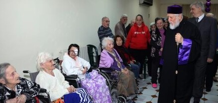 Արամ Ա Հայրապետը այցելել է Ազգային ծերանոց