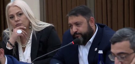 Ձայն չլսեմ հանկարծ, սա ձեր Ազգային ժողովը չի, ձեր սենյակը չի, հանգիստ պահեք․ Վահան Ավագյան
