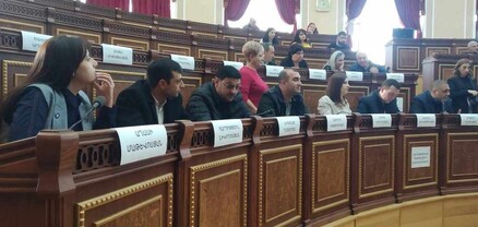 Առավոտից իրիկուն աշխատում են, որ 13-րդ աշխատավարձ չստանա՞ն. պարգևավճարները՝ Գյումրիի ավագանու նիստի քննարկման հիմնական թեմա