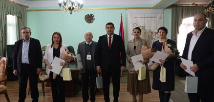 Գյումրու քաղաքապետը պարգևներ է հանձնել ԼՂ-ից տեղահանված անձանց աջակցություն ցույց տված կառույցների ներկայացուցիչներին