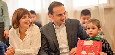 Տիգրան Ավինյանն այցելել է «Քայլ առաջ» սոցիալական ՀԿ-ի փոքրիկներին