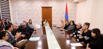 Ժաննա Անդրեասյանը հանդիպել է նոր դասագրքերի հեղինակային խմբերի հետ