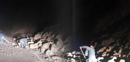 Տաթև-Լծեն ավտոճանապարհի 5-րդ կմ-ին տեղի է ունեցել քարաթափում, ճանապարհը միակողմանի փակվել է