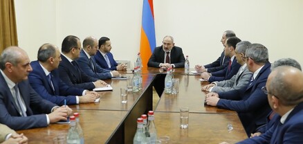 Փաշինյանը ԲՏԱ նախարարության աշխատակազմին է ներկայացրել նորանշանակ նախարարին