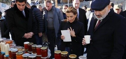 Փաշինյանը կնոջ հետ Ջերմուկում ամանորյա բացօթյա համերգի է մասնակցել, տաք գինի խմել