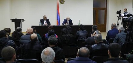 Վարչապետը հանդիպել է օրերս Հայաստան վերադարձած շիրակցի գերիների հարազատների հետ