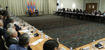 Վարչապետը հանդիպել է արտերկրում հավատարմագրված ՀՀ դիվանագիտական ներկայացուցչությունների ղեկավարներին