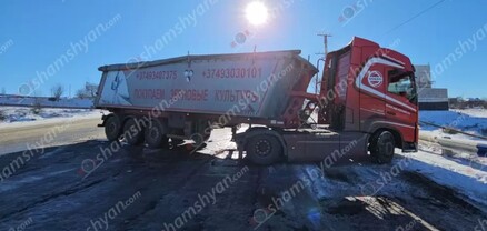 Մերկասառույցի պատճառով բեռնատարը մի քանի ժամ արգելափակված է եղել ճանապարհին. shamshyan.com