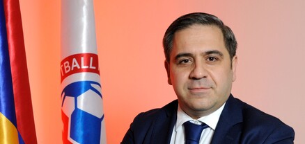Ֆուտբոլի ֆեդերացիան մնաց մենակ. դեմ են բոլորը. Ժողովուրդ