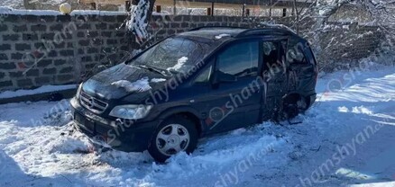 Բյուրականում Opel-ը մերկասառույցի պատճառով բախվել է ծառին․ վարորդի մայրը հիվանդանոցում մահացել է․ վիրավորները մահացածի թոռներն են․ shamshyan.com