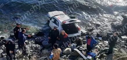 Գեղարքունիքի մարզում Mercedes-ը մի քանի պտույտ շրջվելով բախվել է քարերին և հայտնվել Սևանա լճի ափին. կան վիրավորներ. shamshyan.com