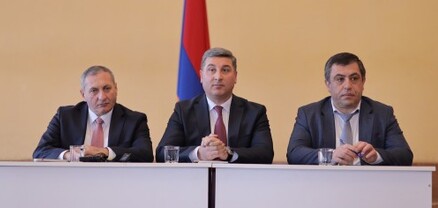 Գնել Սանոսյանը Լոռու մարզպետի աշխատակազմին է ներկայացրել նորանշանակ մարզպետ Արամ Ղազարյանին