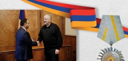 Վահե Ղազարյանը Սթիվեն Շնայդերին պարգևատրել է «Համագործակցության ամրապնդման համար» մեդալով