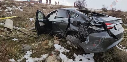 Կոտայքի մարզում Ford Fusion-ը դուրս է եկել հանդիպակաց երթևեկելի գոտի, բախվել ճաղավանդակներին և հայտնվել ձորում. կան վիրավորներ. shamshyan.com