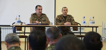 ԶՈՒ ԳՇ պետը հանդիպել է արևելյան սահմանագոտու պաշտպանությունն իրականացնող զորամասերի սպայական կազմերի հետ