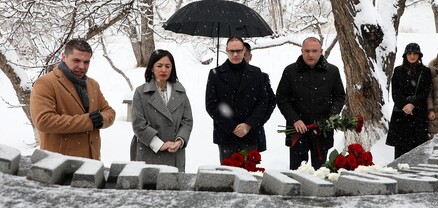Ժաննա Անդրեասյանը ծաղիկներ է խոնարհել Պարույր Սևակի շիրիմին