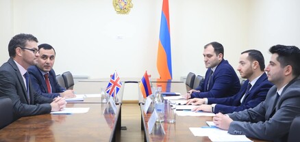 Մխիթար Հայրապետյանը ընդունել է Մեծ Բրիտանիայի դեսպան Ջոն Գալագերին