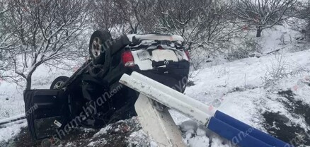 Վայոց ձորի մարզում Infiniti-ն բախվել է արգելապատնեշին ու գլխիվայր շրջվել. shamshyan.com