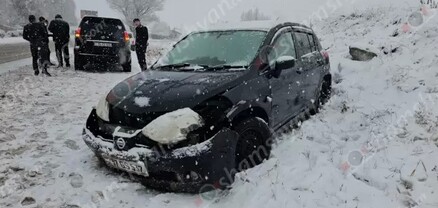 Ավտովթար՝ Կոտայքի մարզում․ բախվել են Toyota-ն ու Nissan Tiida-ն․ shamshyan.com
