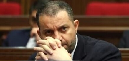 Էկոնոմիկայի նախարարությունում խուզարկություն է, իսկ նախկին նախարարը Քննչական կոմիտեում հարցաքննվում է