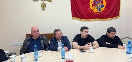 Գեղամ Մանուկյանն ու Լևոն Քոչարյանը արմավիրցիների հետ քննարկել են երկրում ստեղծված իրավիճակը