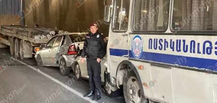 Երևանում բախվել են ոստիկանական զորքերի ավտոբուսը, Howo-ն, Ford-ն ու Opel-ը. shamshyan.com