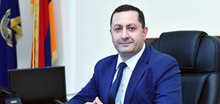 ԵՊՀ ռեկտորը, մտահոգվելով ԵՊՀ հեղինակությամբ, թաքցնում է իր կենսագրությունը