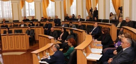 Գաղտնի նիստեր և հանդիպումներ․ Հրապարակ