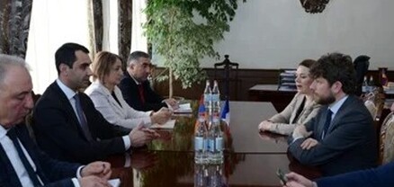 Գեղարքունիքի մարզպետ Կարեն Սարգսյանն ընդունել է Ֆրանսիայի դեսպան Օլիվիե Դըկոտինյիին