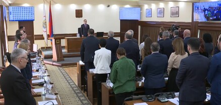 Ավագանու անդամները 1 րոպե լռությամբ հարգեցին Ներքին Հանդի հատվածում զոհվածների հիշատակը