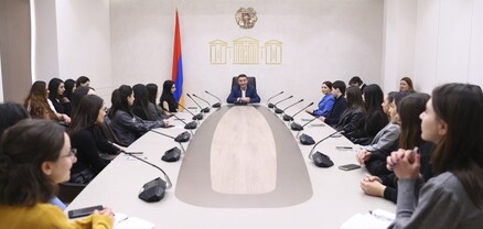 Բաբկեն Թունյանը հանդիպել է ԵՊՀ ուսանողների հետ