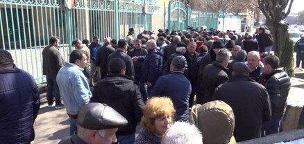 Արցախցիները պահանջում են կենսաթոշակային գումարները. ԿԲ-ն հապաղում է․ Հրապարակ