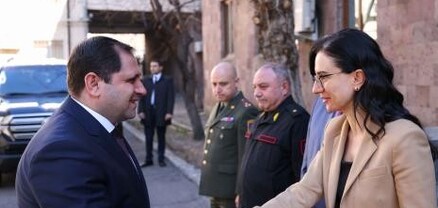 Բանակի համար շատ կարևոր է ձեր դերակատարումը․ Սուրեն Պապիկյանը՝ Աննա Վարդապետյանին