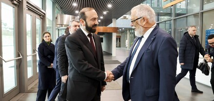 Արարատ Միրզոյանը Հաագայում հանդիպել է Միջազգային քրեական դատարանի նախագահի հետ