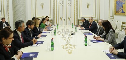 Փաշինյանն ընդունել է Անն-Լորանս Պետելի գլխավորած պատվիրակությանը