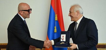 Վահագն Խաչատուրյանը շքանշան է հանձնել ՍԱԴԱ ընկերության համահիմնադիր Հովիգ Սաֆոյանին